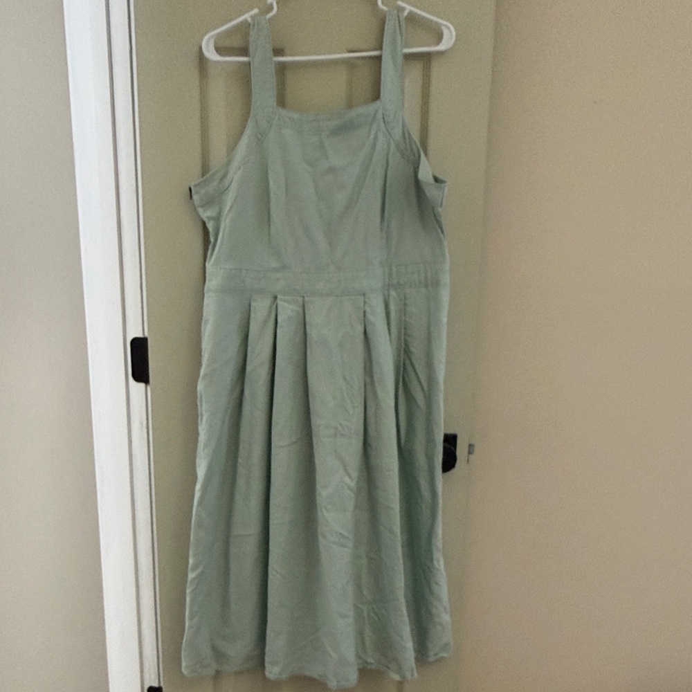 Elegant Mint Green Women’s Dress